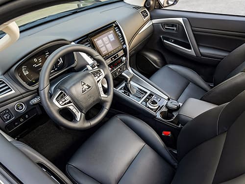 Mitsubishi Pajero (2022)-03.jpg