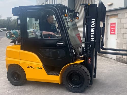 Hyundai HLT30-9