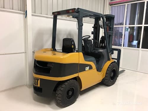 CAT DP30N (3000 кг).jpg